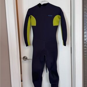Olaian Kids Wetsuit size large  - Navy and Lime 4mm